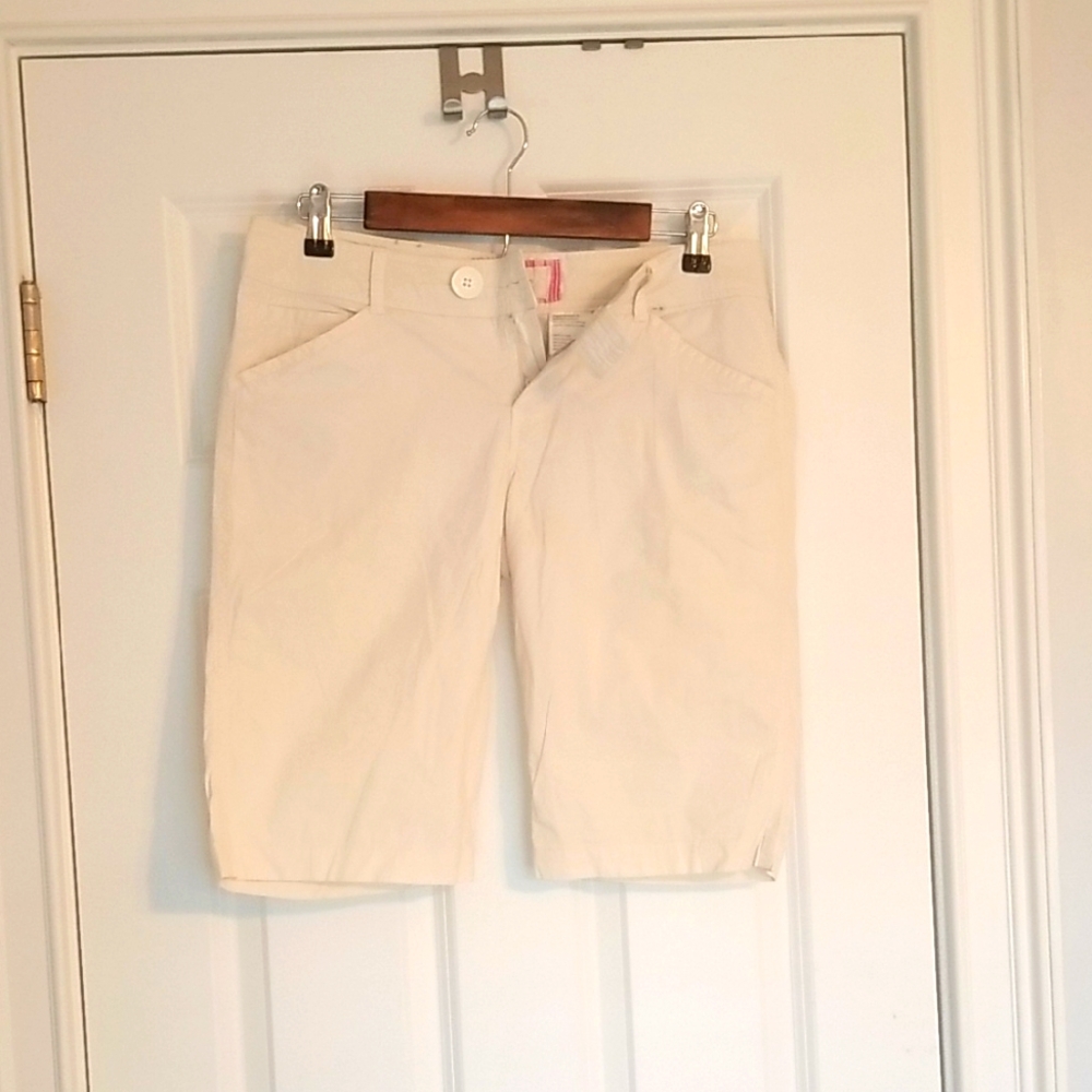 White Bermuda Shorts, Brand Plugg, Size 9